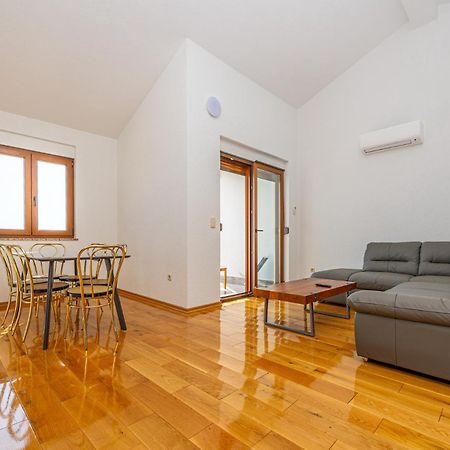 Apartments Francoise Crikvenica Bagian luar foto