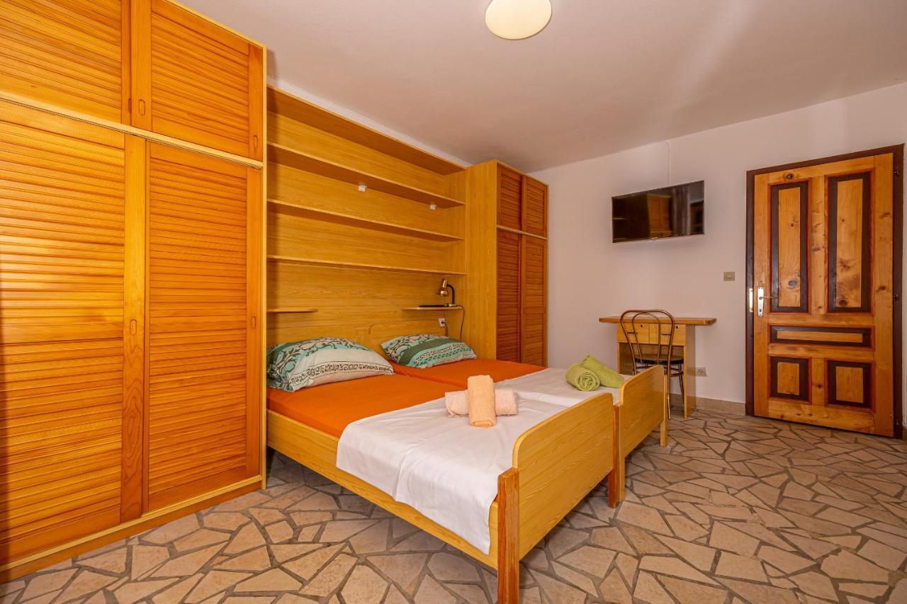 Apartments Francoise Crikvenica Bagian luar foto