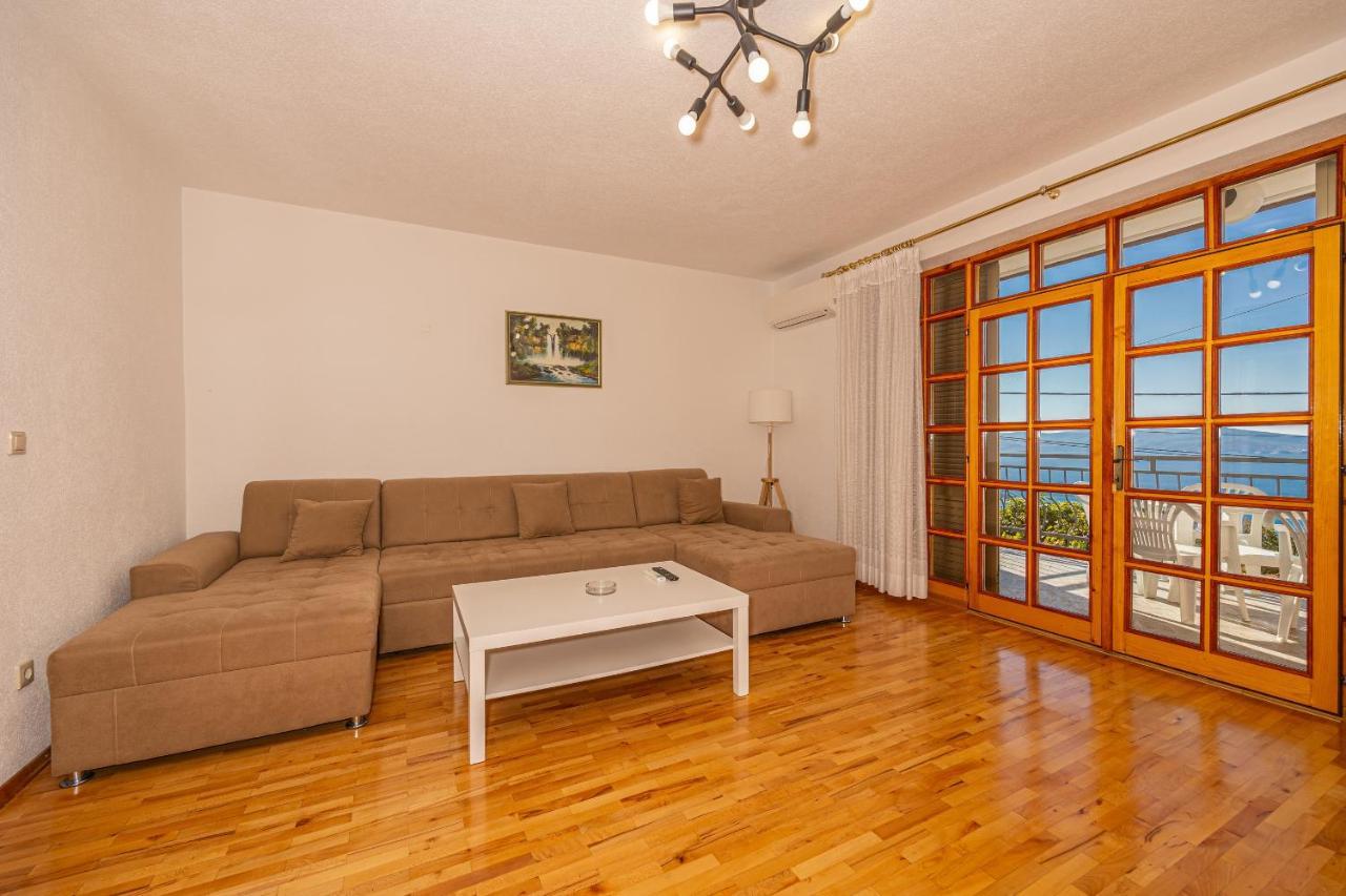 Apartments Francoise Crikvenica Bagian luar foto