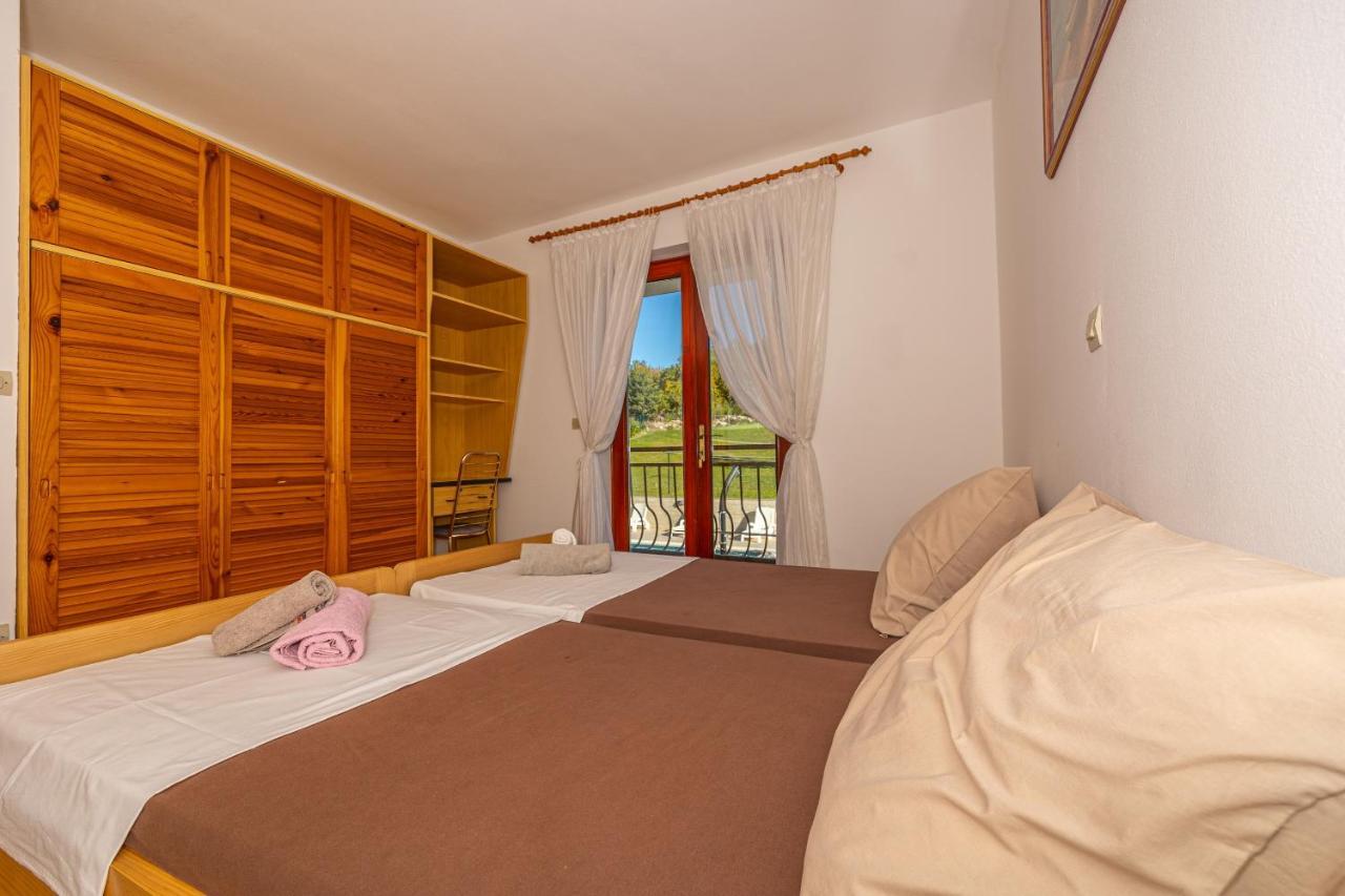 Apartments Francoise Crikvenica Bagian luar foto