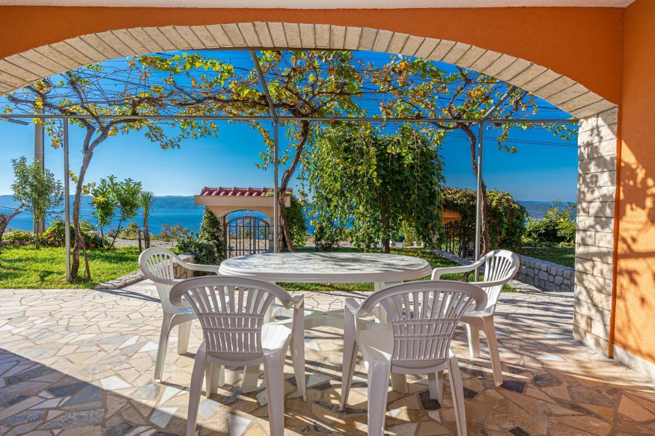 Apartments Francoise Crikvenica Bagian luar foto