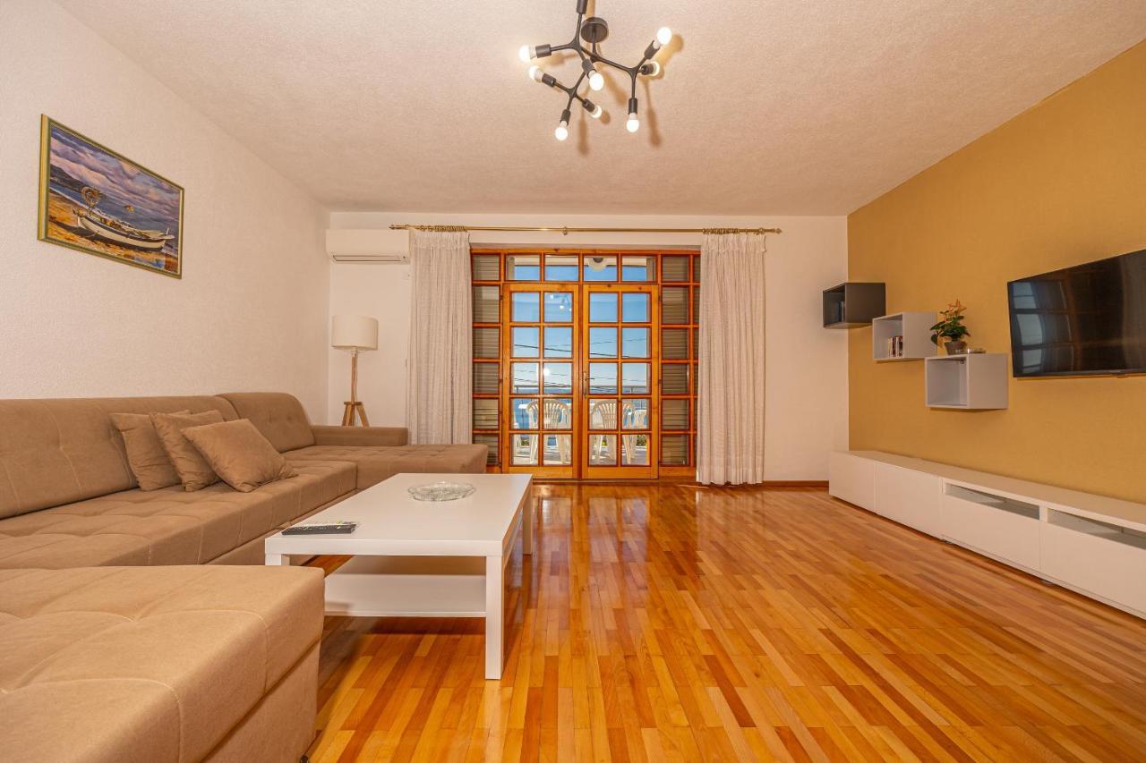Apartments Francoise Crikvenica Bagian luar foto