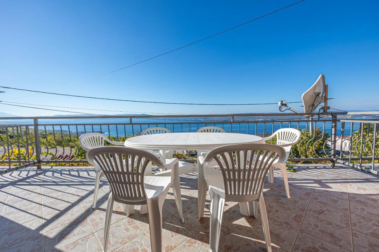 Apartments Francoise Crikvenica Bagian luar foto