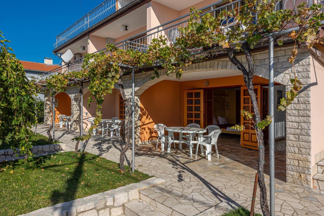 Apartments Francoise Crikvenica Bagian luar foto