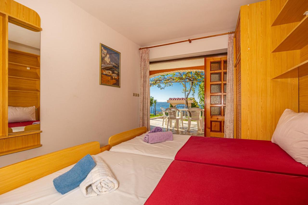 Apartments Francoise Crikvenica Bagian luar foto