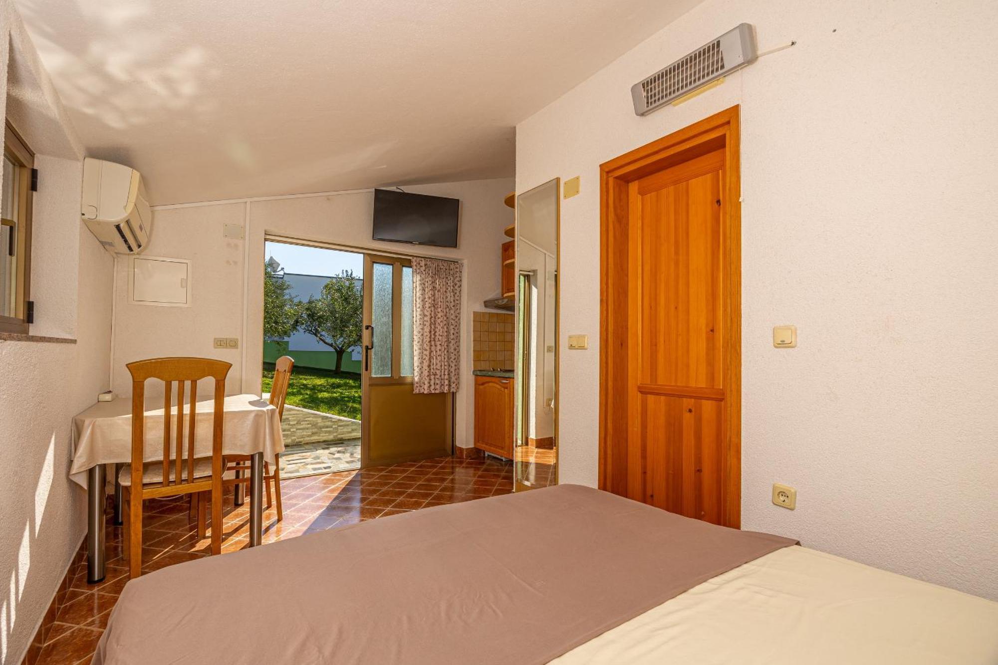 Apartments Francoise Crikvenica Bagian luar foto