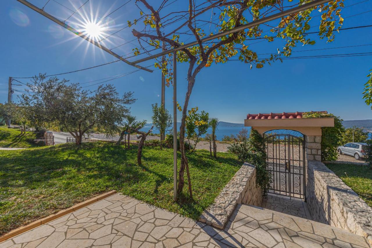 Apartments Francoise Crikvenica Bagian luar foto