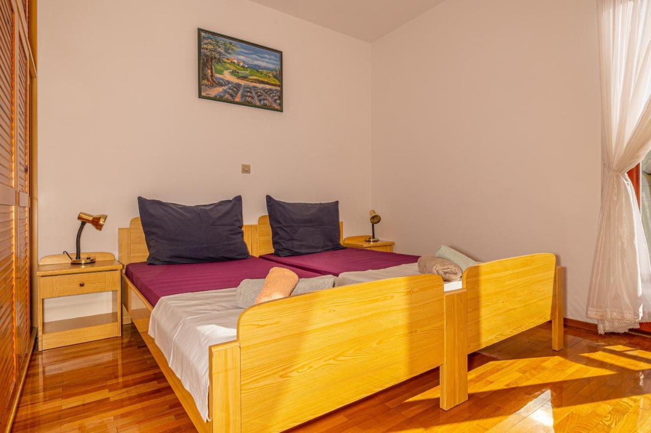 Apartments Francoise Crikvenica Bagian luar foto