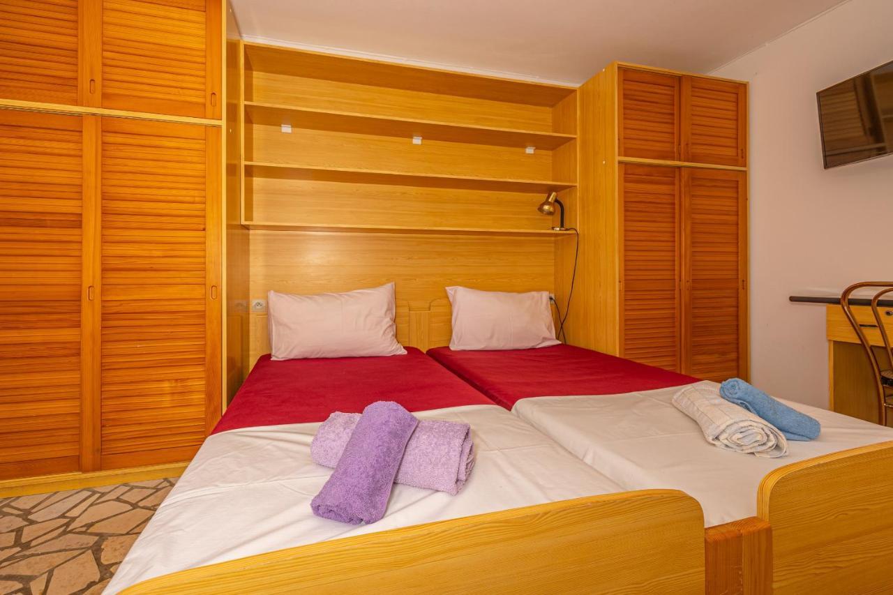 Apartments Francoise Crikvenica Bagian luar foto