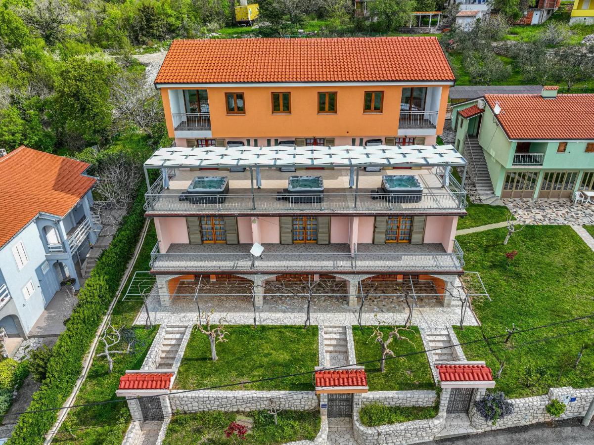 Apartments Francoise Crikvenica Bagian luar foto