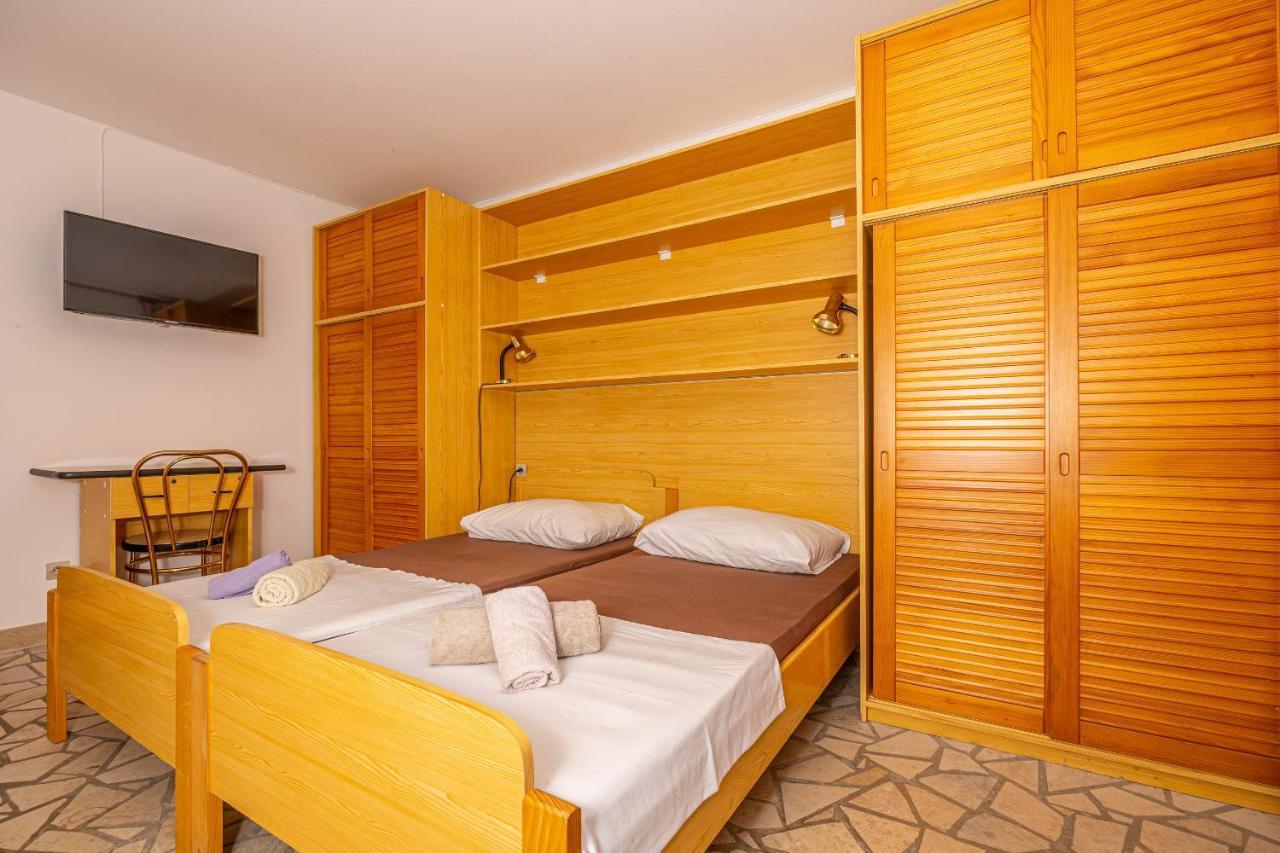 Apartments Francoise Crikvenica Bagian luar foto