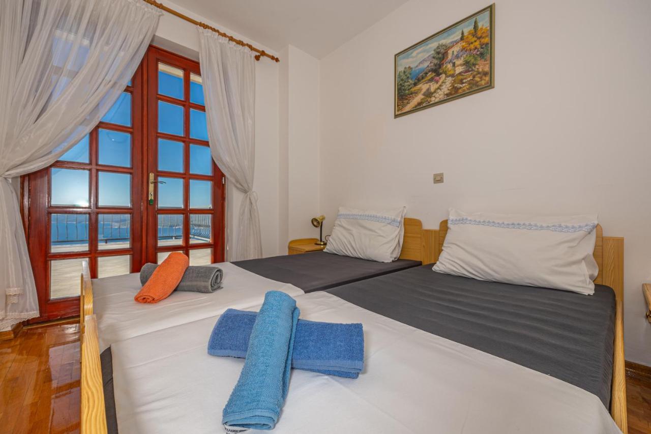 Apartments Francoise Crikvenica Bagian luar foto