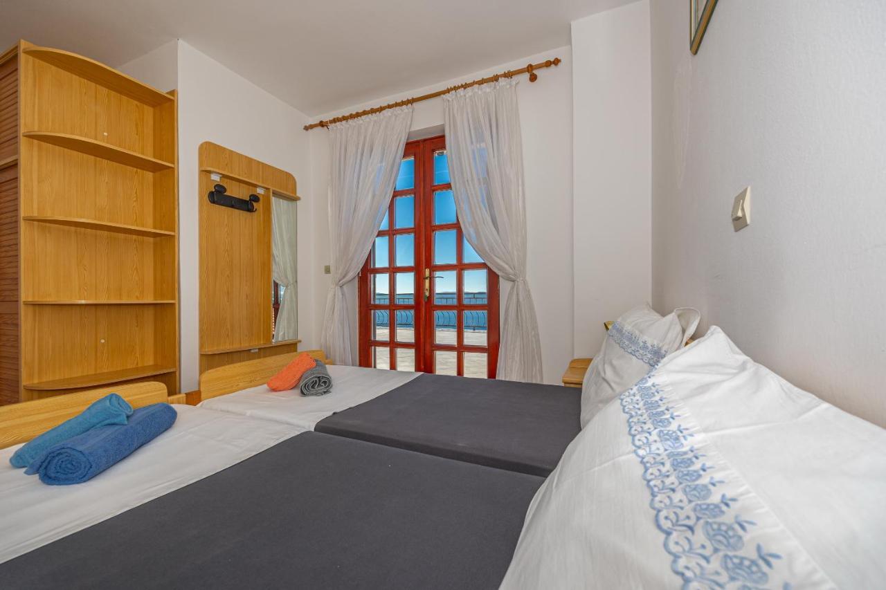 Apartments Francoise Crikvenica Bagian luar foto