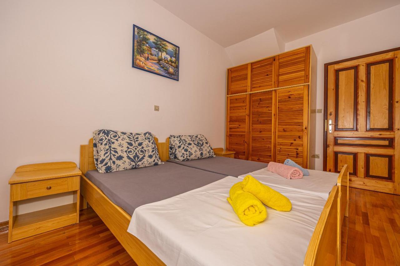 Apartments Francoise Crikvenica Bagian luar foto