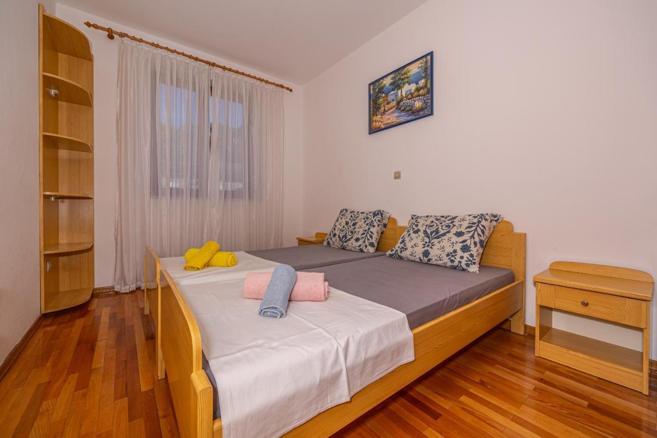 Apartments Francoise Crikvenica Bagian luar foto