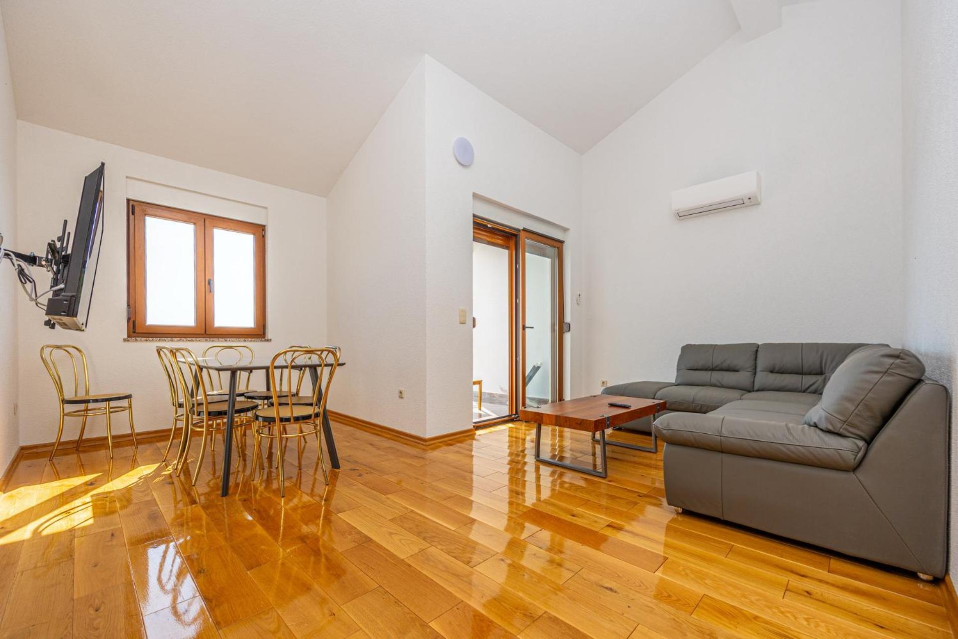 Apartments Francoise Crikvenica Bagian luar foto