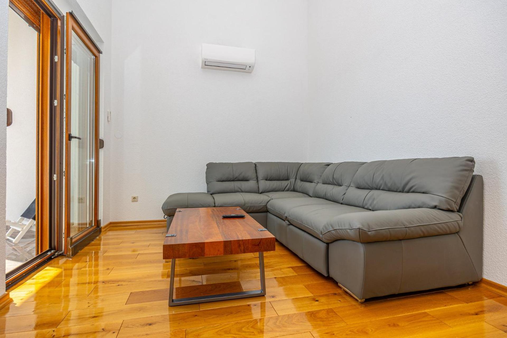 Apartments Francoise Crikvenica Bagian luar foto