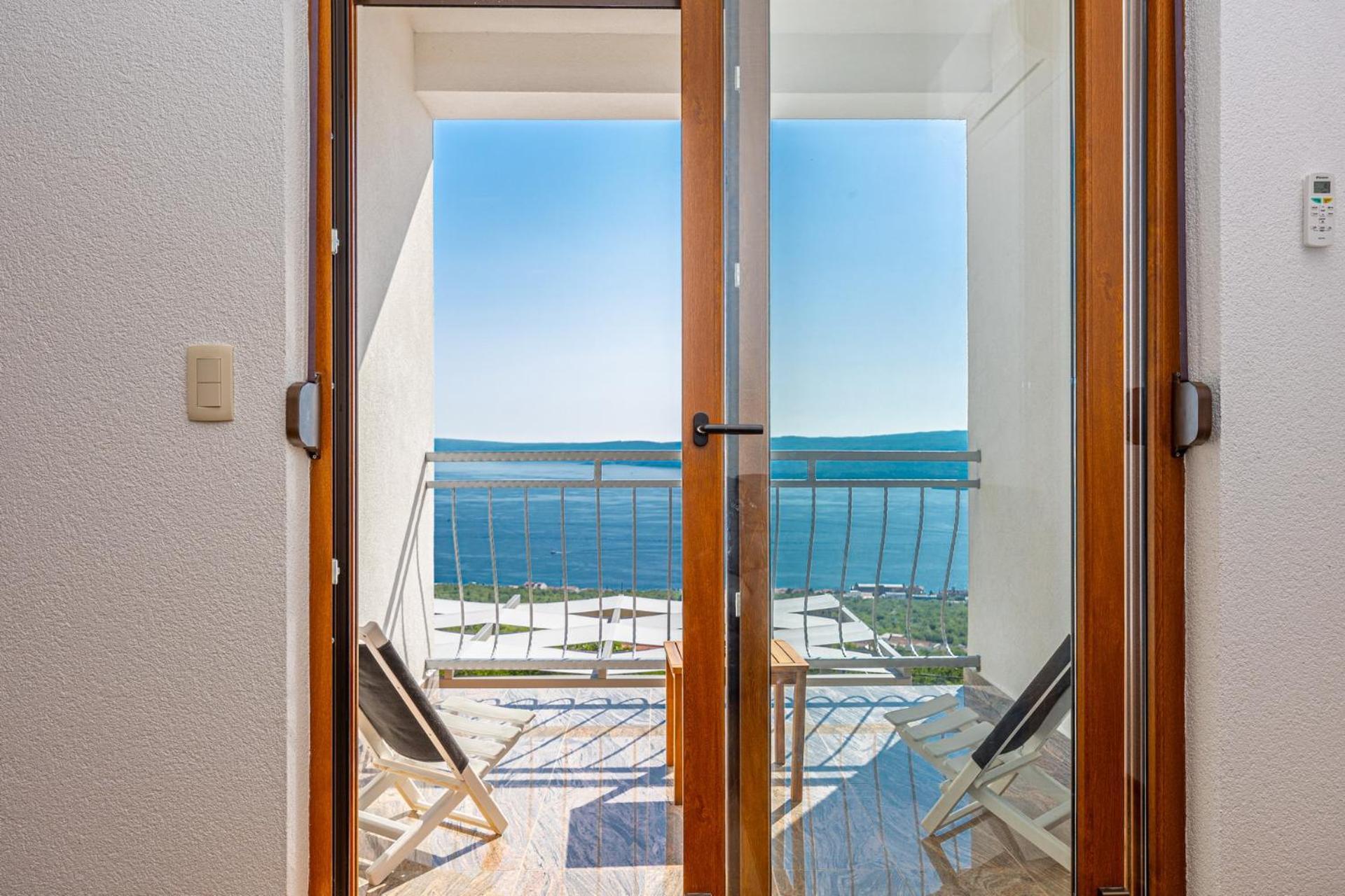 Apartments Francoise Crikvenica Bagian luar foto