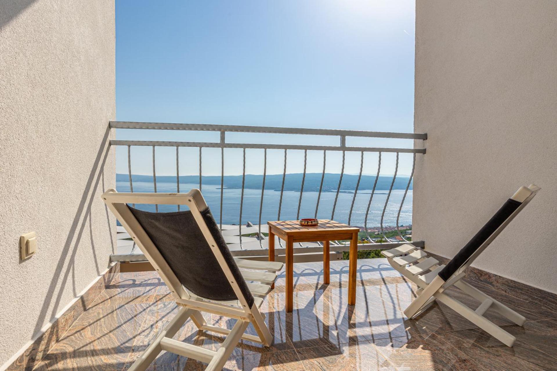 Apartments Francoise Crikvenica Bagian luar foto